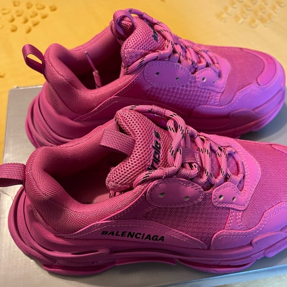 Balenciaga
Triple S sneakers
Womens - Picture 2 of 5